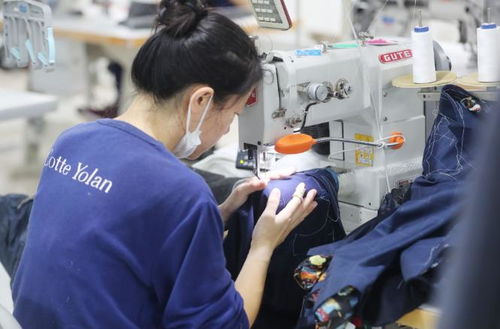 科技賦能打造智能工廠,將 私人定制 服裝搬上現(xiàn)代流水線